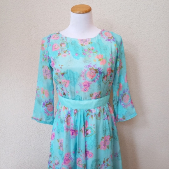 Vintage 1970s blue floral a-line dress with sheer ¾ length sleeves - Picture 2 of 5